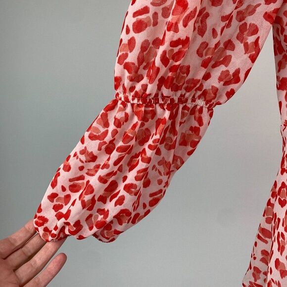 Sweet Pea New York & Co sz XS Blouse Tie Front Deep V-neck Leopard Print New - Picture 3 of 7